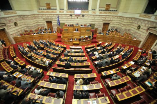 Σε εξέλιξη η συζήτηση για τον προϋπολογισμό στη Βουλή