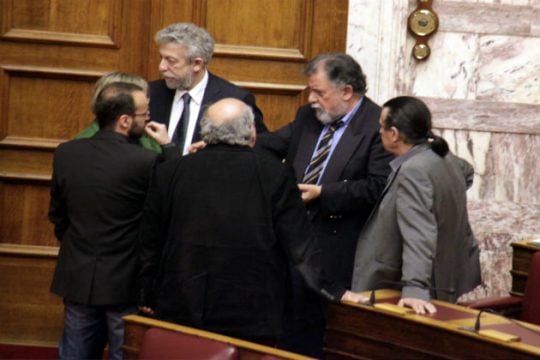 Ονομαστική ψηφοφορία για το «βραχιολάκι» στο Ν. Ρωμανό (live)
