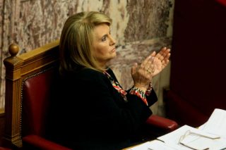 Μήπως η κ. Βούλτεψη θέλει …να ενεργοποιήσει τα CDS;