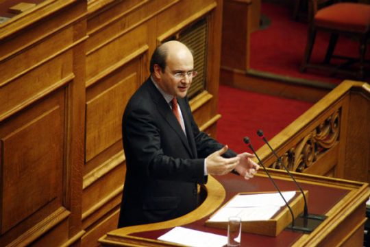 Κινδυνολογία και πυρά κατά ΣΥΡΙΖΑ στη Βουλή