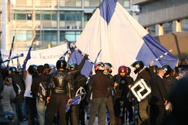 Η Χ.Α. ψαρεύει στην κρίση