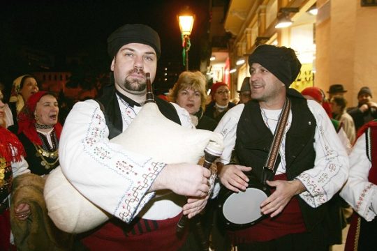 Λαϊκοί χοροί