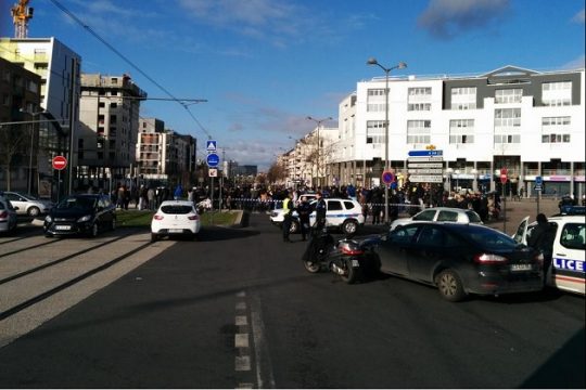 Ομηρία σε ταχυδρομείο στη Γαλλία