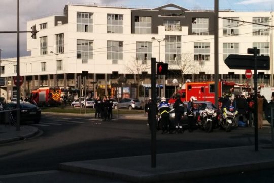 Αίσιο τέλος στην ομηρία σε προάστιο του Παρισιού