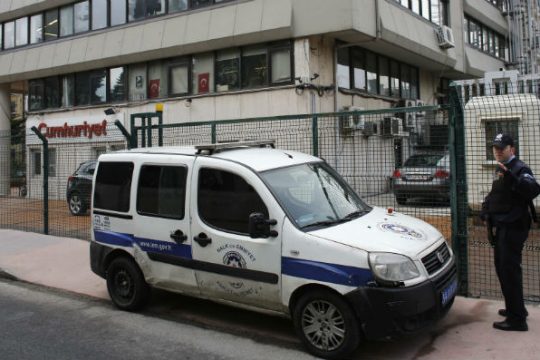 Η Τουρκία «φιμώνει» το Charlie Hebdo