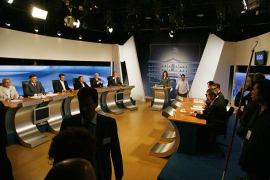 Δεν συνομιλεί με τους υβριστές
