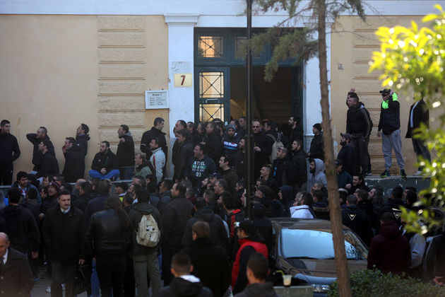 Εκτροπα και στην «εξέδρα» της Ευελπίδων