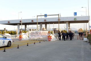 Στην υπηρεσία των εργολάβων