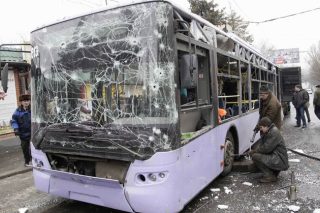 «Ορφανή» οβίδα έπληξε στάση τρόλεϊ στο Ντονέτσκ