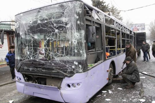 «Ορφανή» οβίδα έπληξε στάση τρόλεϊ στο Ντονέτσκ