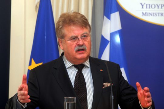 Πυρά κατά της κυβέρνησης