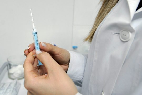 ΠΙΣ: Το εμβόλιο της γρίπης δεν καλύπτει πλήρως όσους το έκαναν