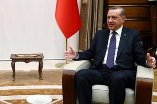 Φερετζές ακόμη και στο… facebook
