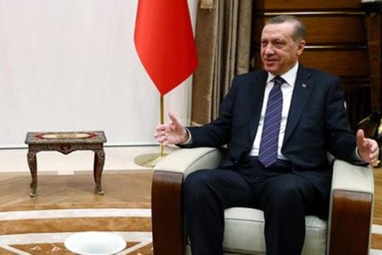 Φερετζές ακόμη και στο… facebook