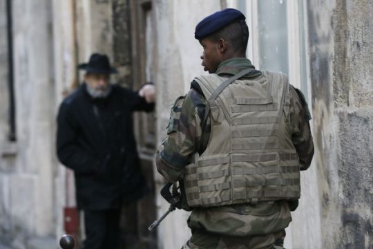 Ζουν με τον φόβο