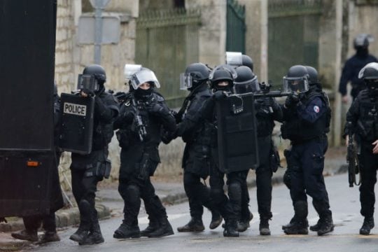 Παρίσι: Νεκροί τέσσερις όμηροι και οι τρεις δράστες