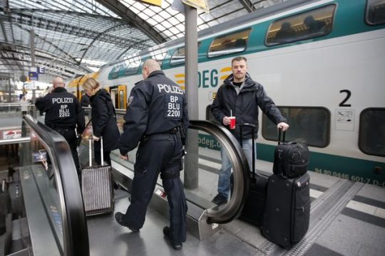 Απειλές εξτρεμιστών και στη Γερμανία
