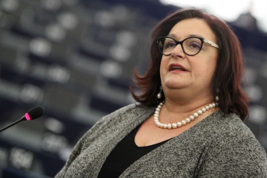 Kαταδικάζει την «αμοιβαία δαιμονοποίηση»