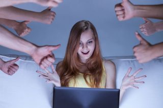 Μονομαχία στο… Ελ Διαδίκτυο