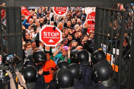 Απαυδισμένοι από περικοπές και διαφθορά