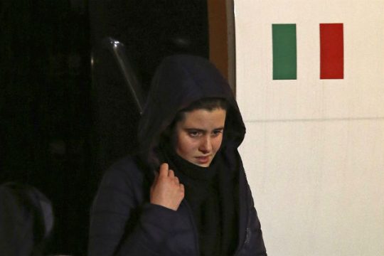 Επέστρεψαν στη Ρώμη οι Ιταλίδες όμηροι που κρατούνταν στη Συρία