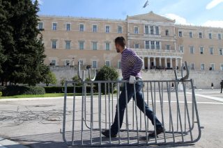 Του Πανούση το… κάγκελο