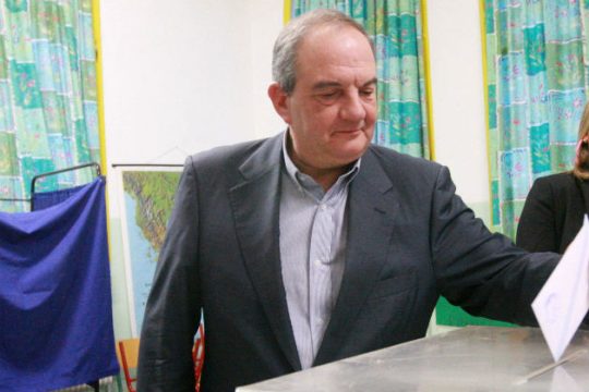 Ποδαρικό στα ευτράπελα ο Καραμανλής