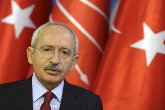 Χειροβομβίδες εντός και εκτός Βουλής