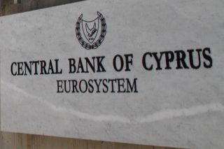 Κύπρος: μείωση επιτοκίων δανεισμού και αναδιάρθρωση δανείων