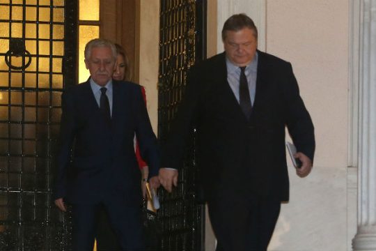 Εμφύλιος στο ΠΑΣΟΚ, χαμένη η ΔΗΜΑΡ στη μετάφραση, ψαρεύει το Ποτάμι