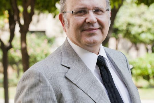 Οι άνθρωποι ζητούν και απαιτούν: Δικαιοσύνη και φάρμακα