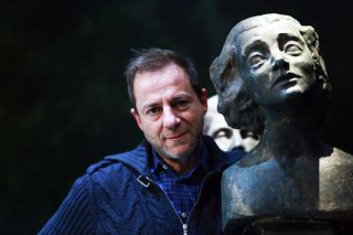 «Είμαι δειλός για να με πεις επαναστάτη και αρκετά γενναίος για να με πεις βολεμένο»