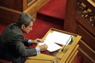 Κι ο Λοβέρδος… υπογράφει