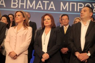 Τα ψεύτικα τα λόγια τα μεγάλα