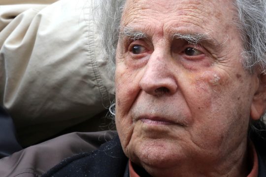 Ο Μ. Θεοδωράκης στηρίζει ΣΥΡΙΖΑ με την προϋπόθεση να καταργήσει άμεσα το μνημόνιο