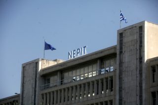 Eνέκριναν προϋπολογισμούς για το 2015, πριν παραδώσουν