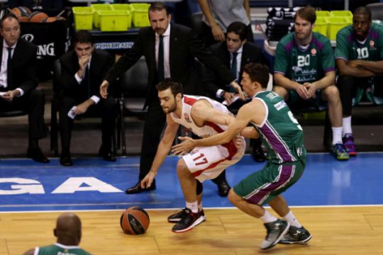 Με το δεξί ο Ολυμπιακός μπήκε στο 2015