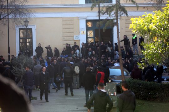 Αναβολή της δίκης των οπαδών της ΑΕΚ και κατάπτωση κατηγοριών