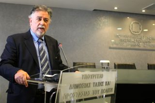 «Οχι στην κατάχρηση εξουσίας»