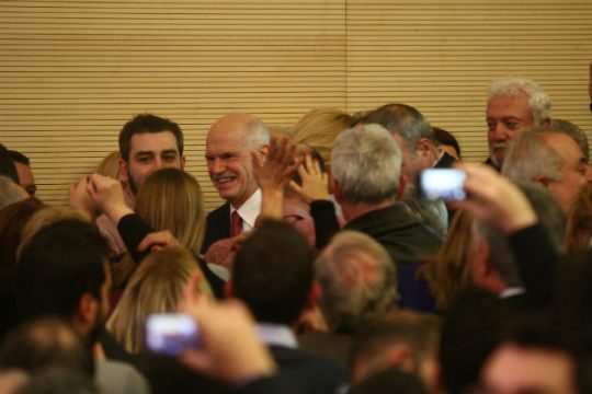 Αφήνουν τον Βενιζέλο και πάνε στον Παπανδρέου