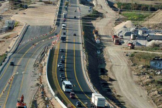 Βροχή εκατομμυρίων στους… εθνικούς εργολάβους