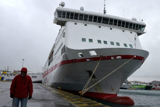 Δεμένα τα πλοία λόγω των θυελλωδών ανέμων
