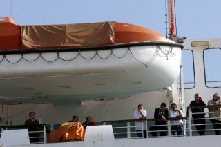 Περισυνελέγησαν με ασφάλεια 6 ναυτικοί