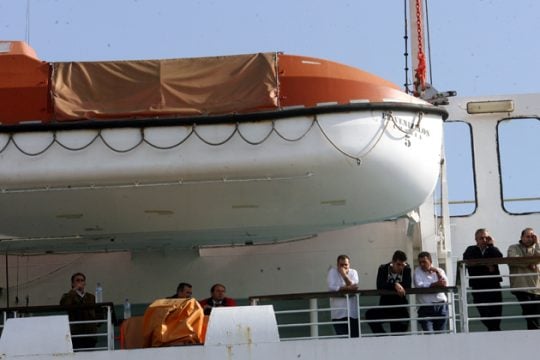 Περισυνελέγησαν με ασφάλεια 6 ναυτικοί