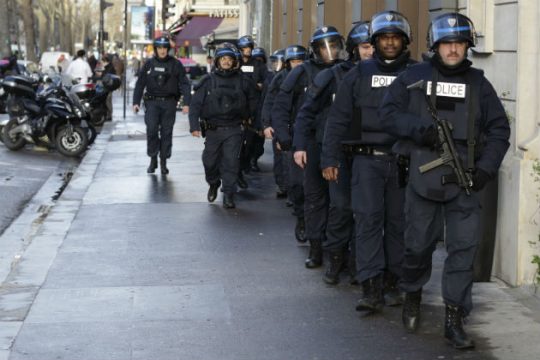 Εντατικές έρευνες στη Γαλλία μετά τις 74 ώρες τρόμου