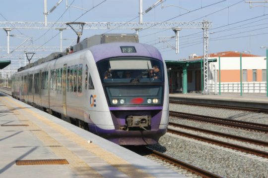 Καθυστερήσεις δρομολογίων στον προαστιακό