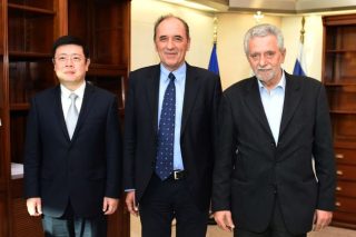 Η σύμβαση της Cosco «καίει» τους Κινέζους