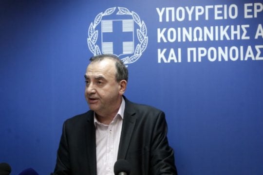 Δεν θα μειωθούν οι επικουρικές συντάξεις διαβεβαιώνει ο Δ. Στρατούλης