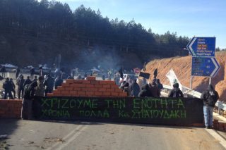 Τείχος αντίστασης στις Σκουριές