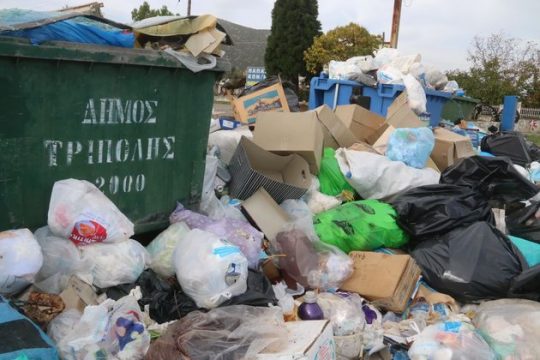 Την πνίγουν τα σκουπίδια